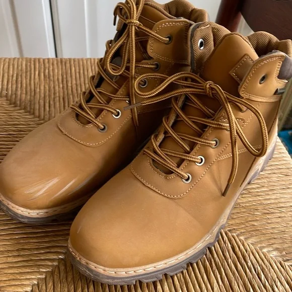 Waterproof hiking boots. Worn twice. - Picture 2 of 10